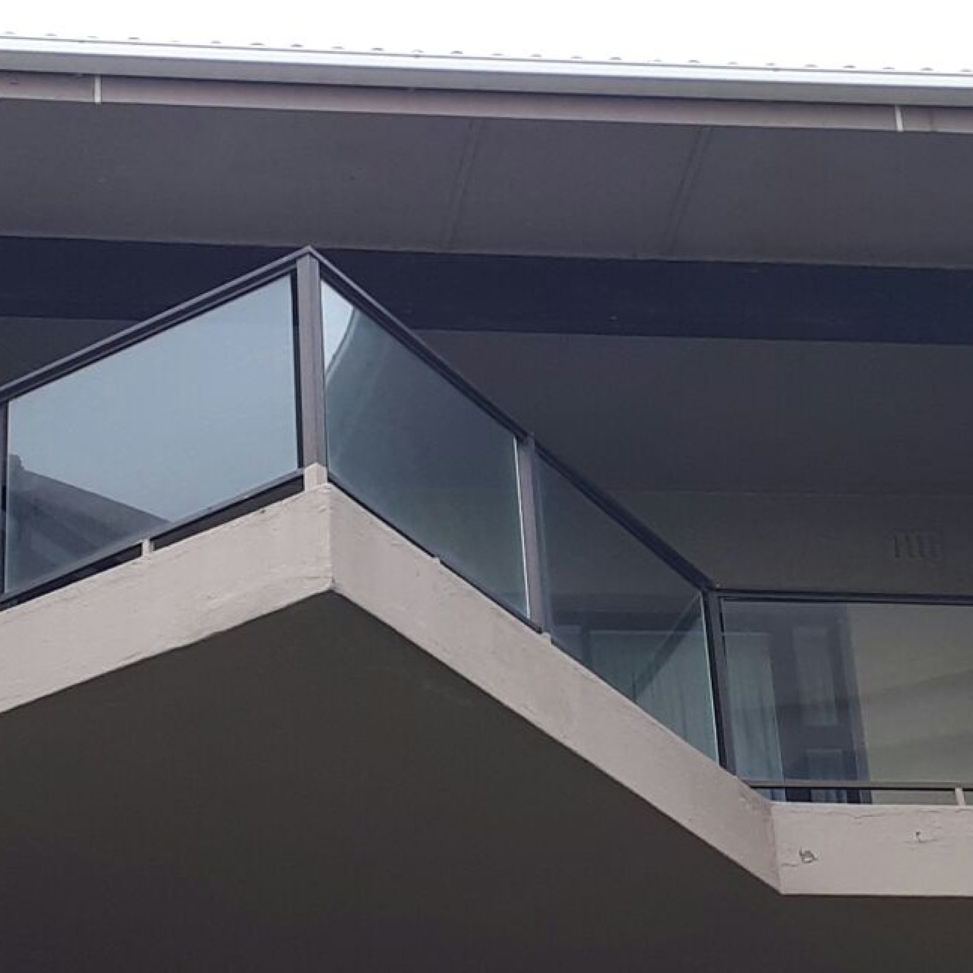 glass and aluminium balustrade
